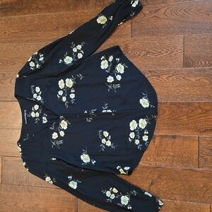 Abercrombie & Fitch Floral Long Sleeve V-neck Button Blouse. Size S EUC